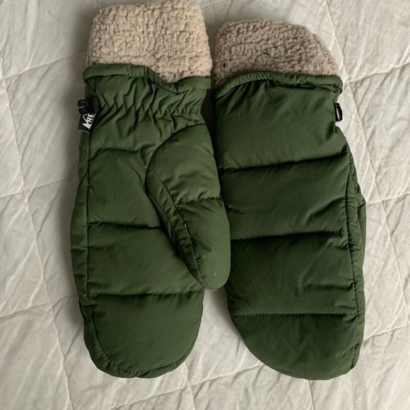 REI Green and Cream Quilted Mittens - Picture 2 of 3